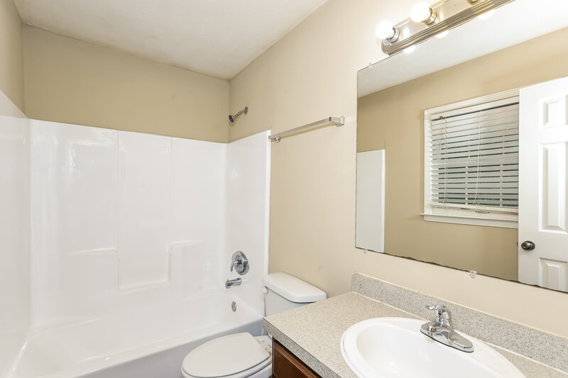 1,620/Mo, 1560 Cherry Hill Ct SW Conyers, GA 30094 Main Bathroom View