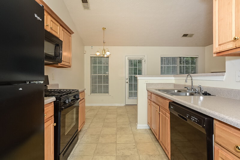 1,515/Mo, 7510 Deer Creek Dr Union City, GA 30291 Kitchen View 2