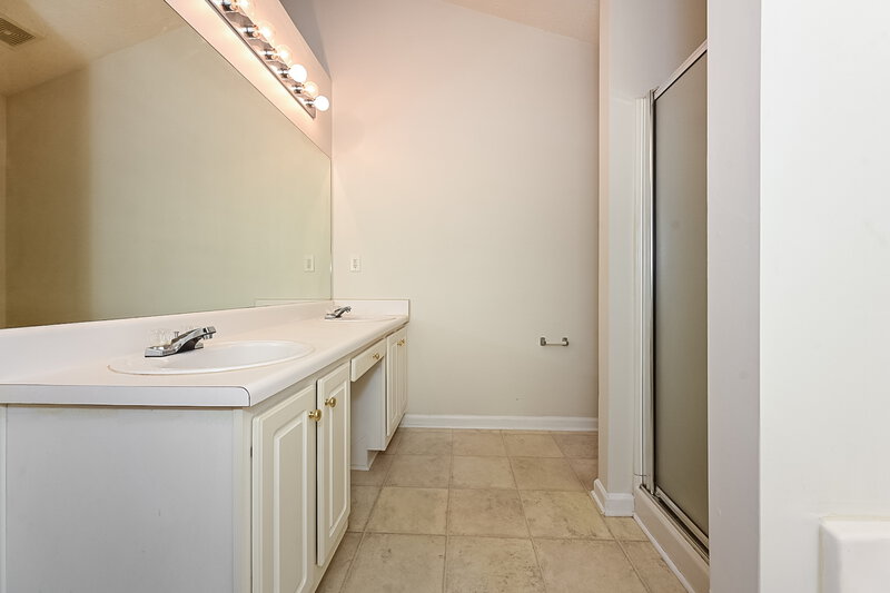 1,515/Mo, 7510 Deer Creek Dr Union City, GA 30291 Main Bathroom View 2