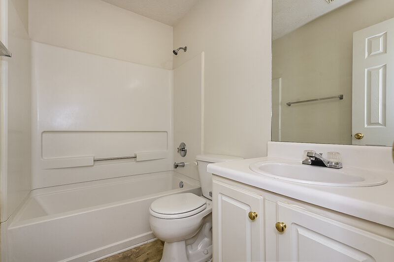 1,515/Mo, 7510 Deer Creek Dr Union City, GA 30291 Bathroom View