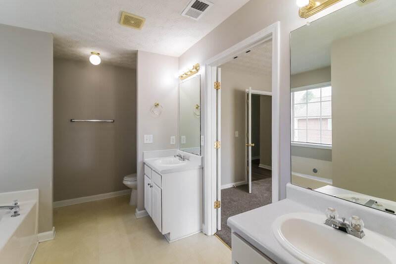 2,505/Mo, 4327 Conley Lndg Conley, GA 30288 Main Bathroom View