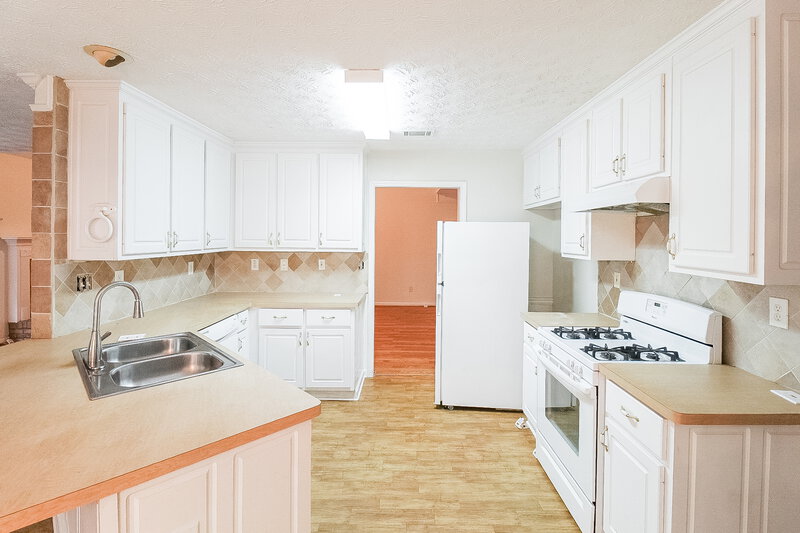 2,055/Mo, 35 Pebble Brooke Ct Covington, GA 30016 Kitchen View