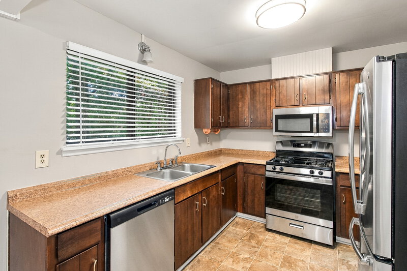 1,695/Mo, 35 Windsong Ct Stockbridge, GA 30281 Kitchen View