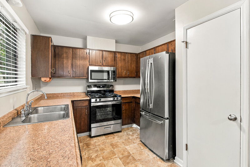 1,695/Mo, 35 Windsong Ct Stockbridge, GA 30281 Kitchen View 2