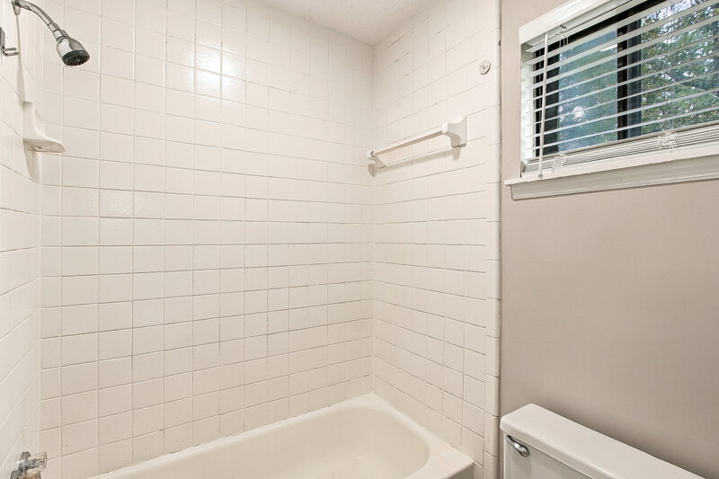 1,695/Mo, 35 Windsong Ct Stockbridge, GA 30281 Primary Bathroom View