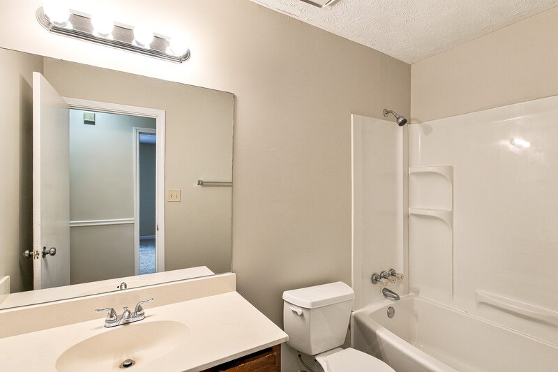 1,695/Mo, 35 Windsong Ct Stockbridge, GA 30281 Bathroom View 2