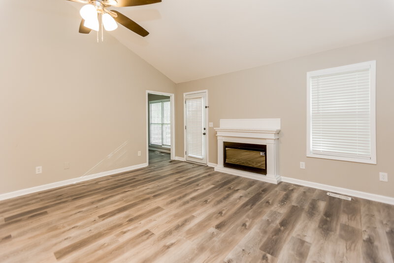 2,240/Mo, 1414 Towne Harbor Psge Woodstock, GA 30189 Living Room View