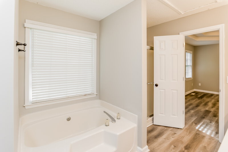 2,240/Mo, 1414 Towne Harbor Psge Woodstock, GA 30189 Main Bathroom View
