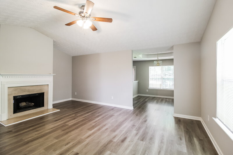 1,840/Mo, 5711 Meadowview Rd Rex, GA 30273 Living Room View 2