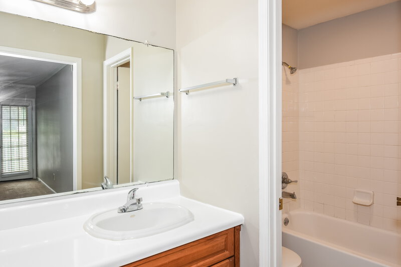 1,925/Mo, 108 Augusta Dr SE Marietta, GA 30067 Main Bathroom View