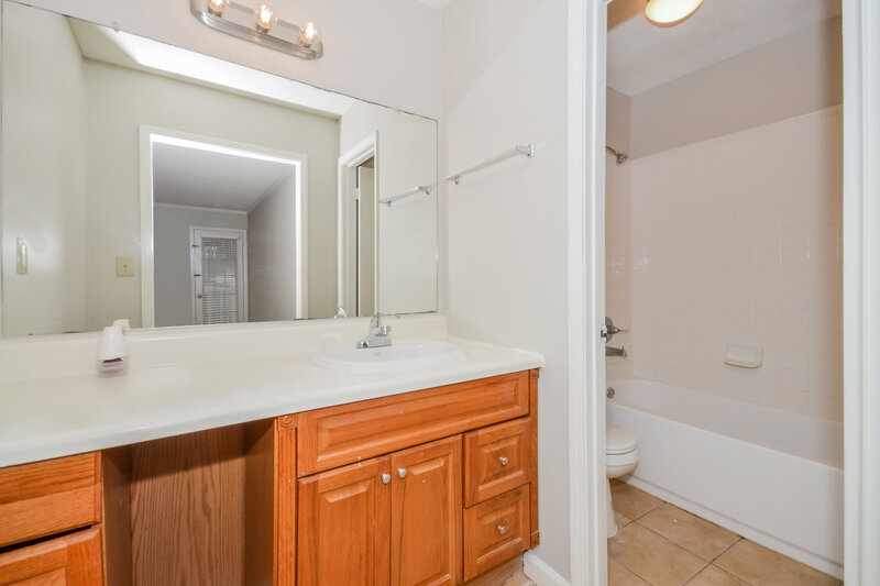 2,580/Mo, 108 Augusta Dr SE Marietta, GA 30067 Main Bathroom View
