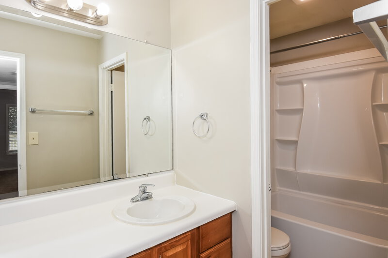 1,925/Mo, 108 Augusta Dr SE Marietta, GA 30067 Bathroom View