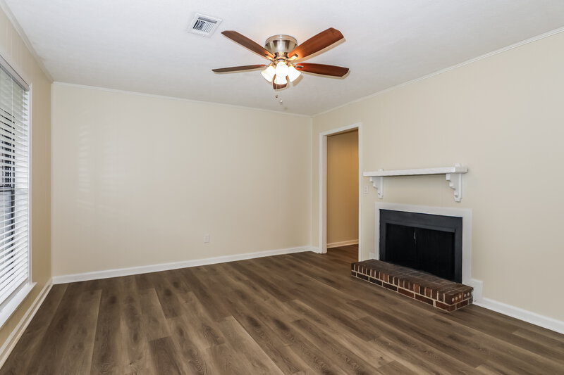 1,615/Mo, 5 Silverwood Dr Newnan, GA 30265 Living Room View 2