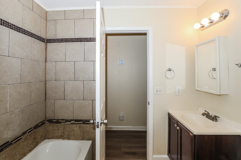 1,615/Mo, 5 Silverwood Dr Newnan, GA 30265 Main Bathroom View