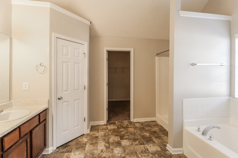 3,260/Mo, 296 Millstone Dr Hampton, GA 30228 Main Bathroom View