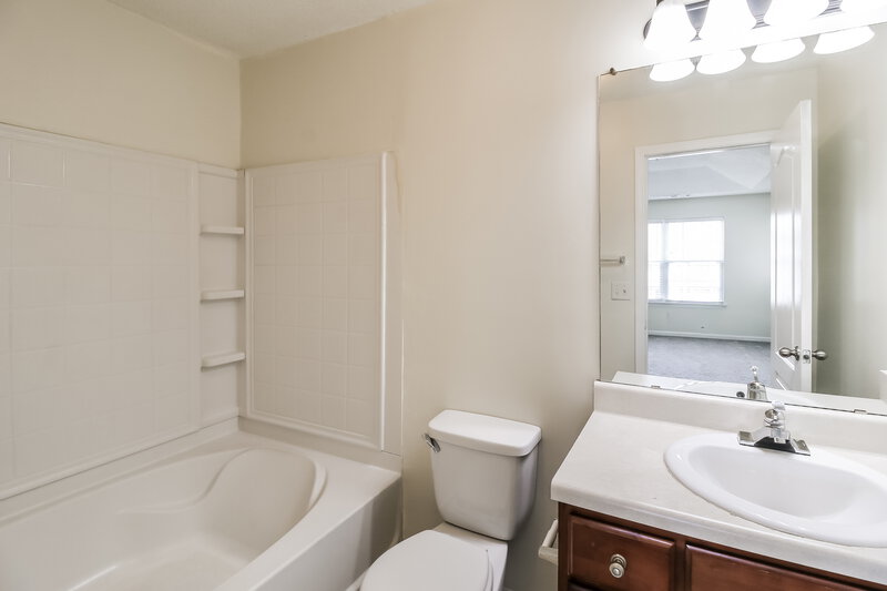 1,780/Mo, 1752 Old Dogwood Jonesboro, GA 30238 Main Bathroom View