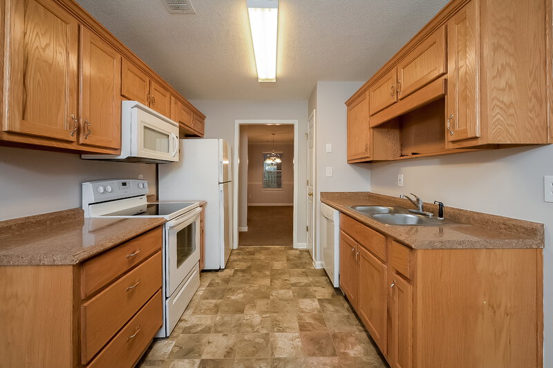 1,850/Mo, 740 Strawflower Ln Locust Grove, GA 30248 Kitchen View