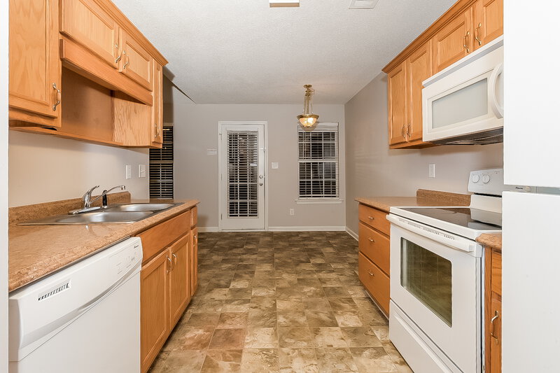 1,850/Mo, 740 Strawflower Ln Locust Grove, GA 30248 Kitchen View 2