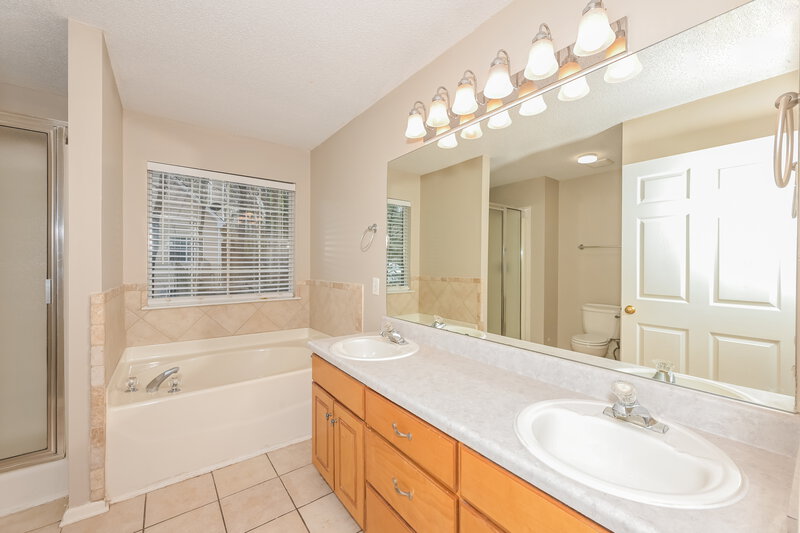 0/Mo, 1511 Mariray Ct Lawrenceville, GA 30045 Main Bathroom View
