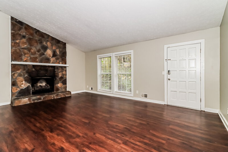 1,795/Mo, 770 Dover St Marietta, GA 30066 Living Room View