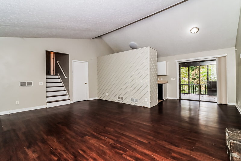 1,795/Mo, 770 Dover St Marietta, GA 30066 Living Room View 2