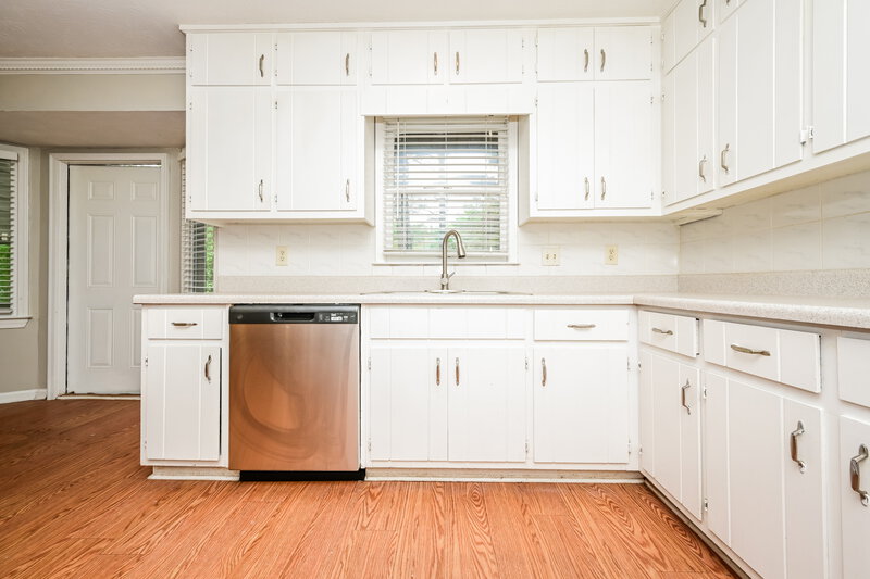 2,020/Mo, 564 Clubhouse Dr SE Conyers, GA 30094 Kitchen View 2