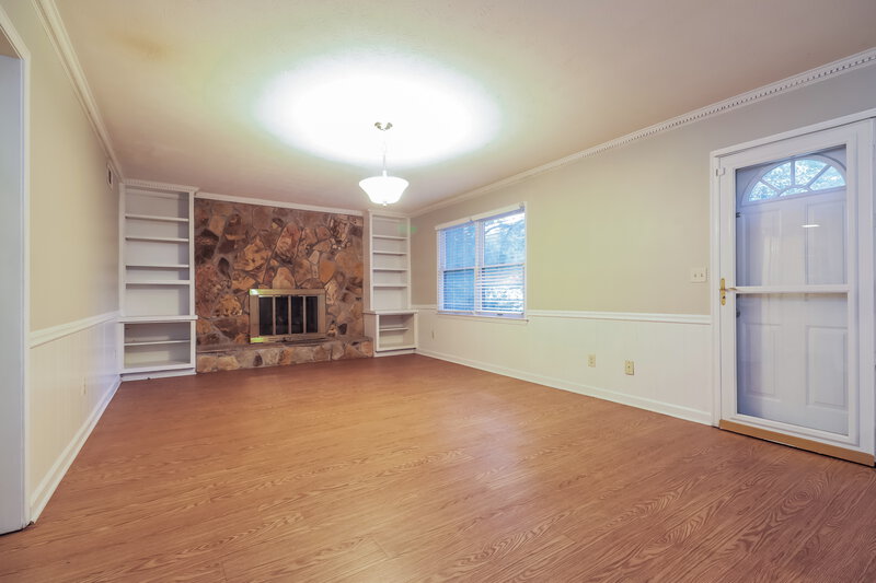 2,060/Mo, 564 Clubhouse Dr SE Conyers, GA 30094 Family Room View