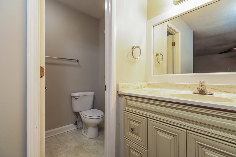2,060/Mo, 564 Clubhouse Dr SE Conyers, GA 30094 Bathroom View