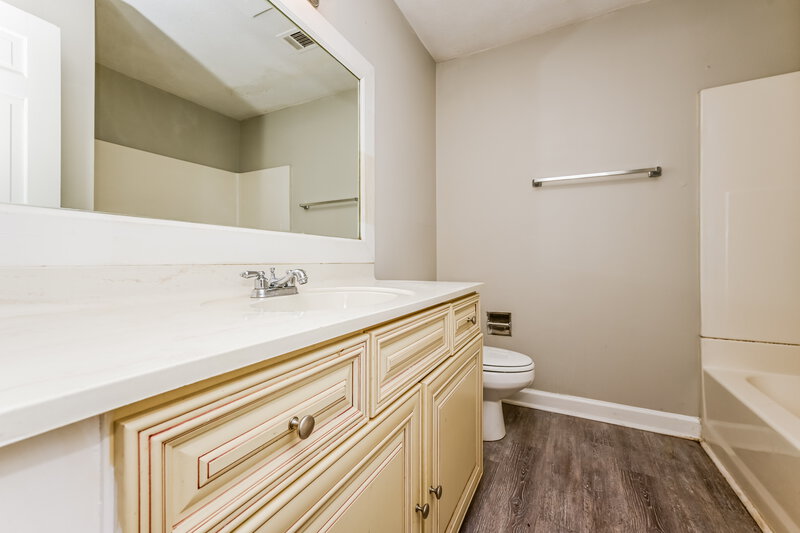 2,020/Mo, 564 Clubhouse Dr SE Conyers, GA 30094 Bathroom View