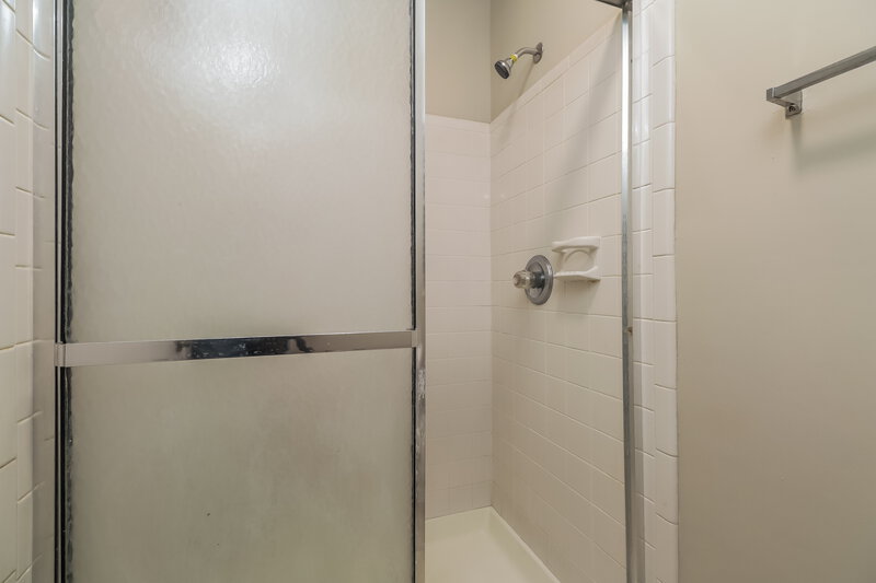 2,060/Mo, 564 Clubhouse Dr SE Conyers, GA 30094 Bathroom View 2