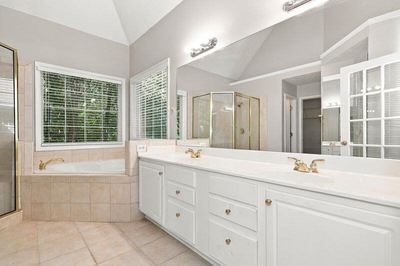 2,330/Mo, 35 Goldfinch Dr Covington, GA 30016 Primary Bathroom View