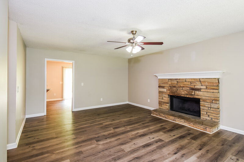 1,780/Mo, 1003 Mission Rd SW Cartersville, GA 30120 Living Room View