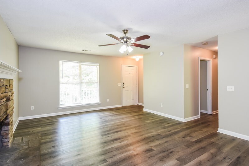 1,780/Mo, 1003 Mission Rd SW Cartersville, GA 30120 Living Room View 2