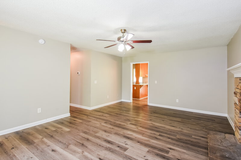 1,780/Mo, 1003 Mission Rd SW Cartersville, GA 30120 Living Room View 3