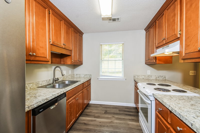 1,780/Mo, 1003 Mission Rd SW Cartersville, GA 30120 Kitchen View 2