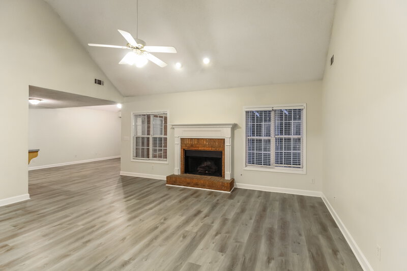1,940/Mo, 490 Brook Hollow Dr McDonough, GA 30252 Living Room View