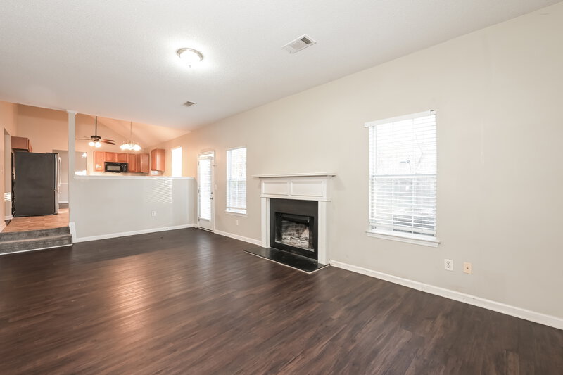 1,980/Mo, 4350 Millenium View Ct Snellville, GA 30039 Living Room View 2