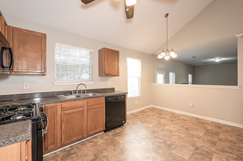 1,980/Mo, 4350 Millenium View Ct Snellville, GA 30039 Kitchen View