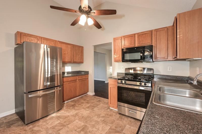 1,980/Mo, 4350 Millenium View Ct Snellville, GA 30039 Kitchen View 2