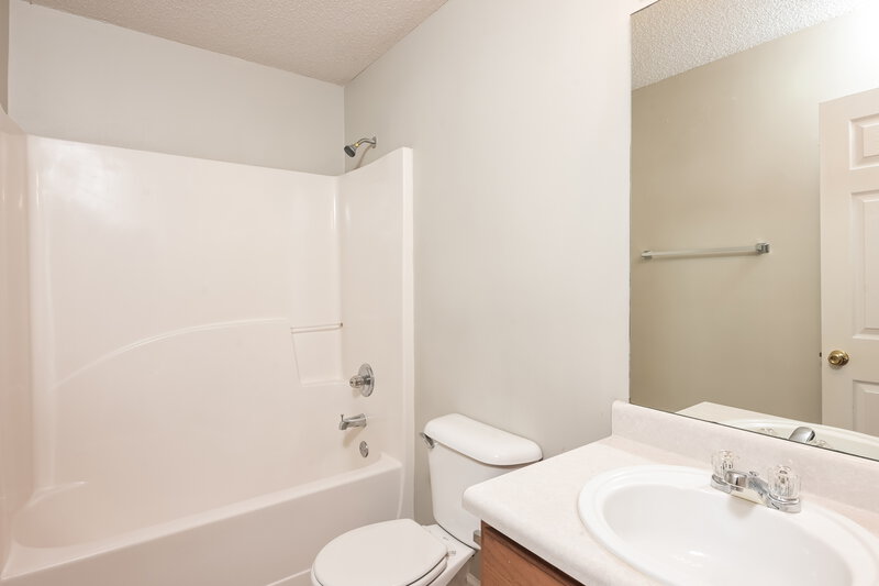 1,980/Mo, 4350 Millenium View Ct Snellville, GA 30039 Bathroom View 2