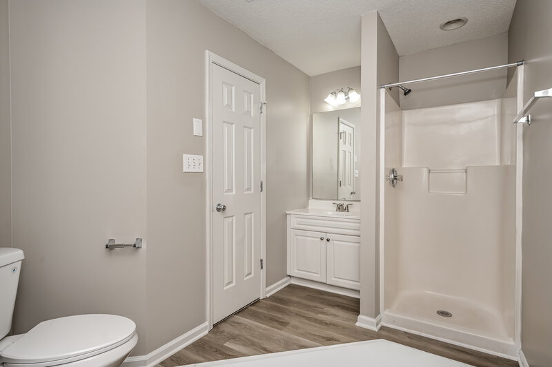 2,450/Mo, 4511 Heritage Pkwy Atlanta, GA 30349 Main Bathroom View