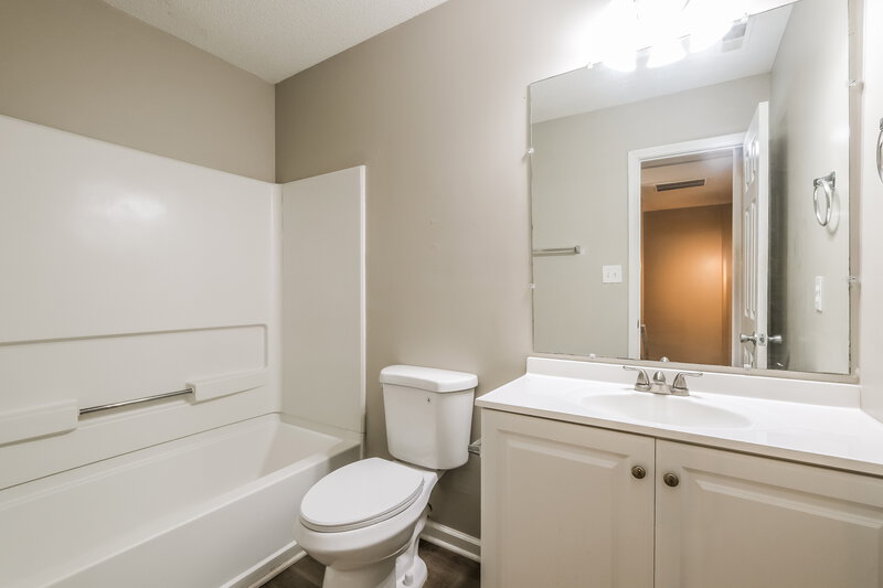 1,710/Mo, 4511 Heritage Pkwy Atlanta, GA 30349 Bathroom View