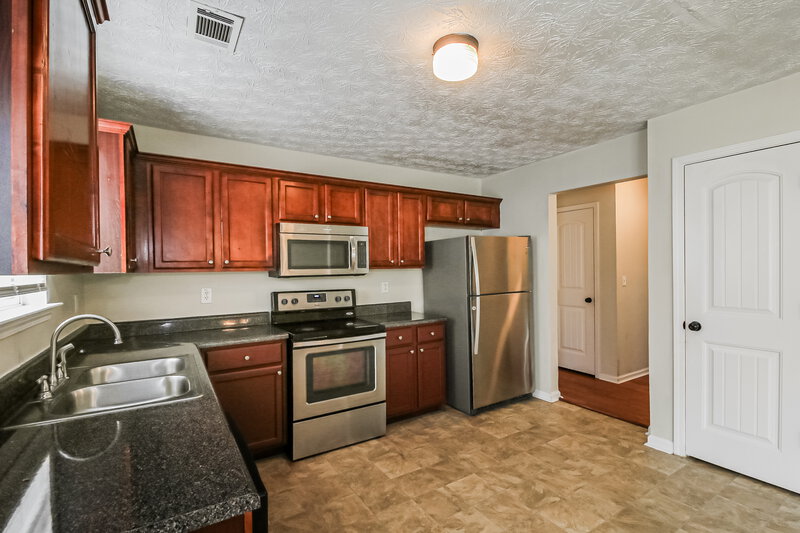2,010/Mo, 100 Wexford Way Covington, GA 30014 Kitchen View 2