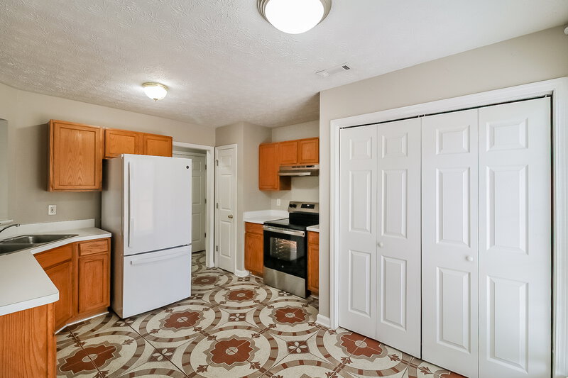 2,130/Mo, 4588 Bouldercrest Rd Ellenwood, GA 30294 Kitchen View