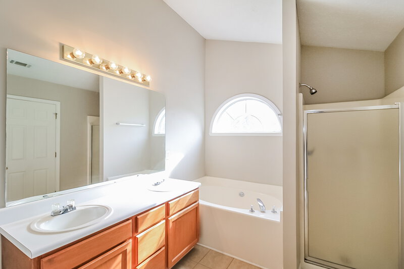 2,130/Mo, 4588 Bouldercrest Rd Ellenwood, GA 30294 Main Bathroom View