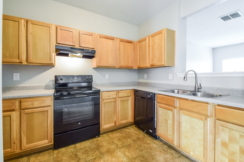 1,755/Mo, 2285 Bigwood Trl College Park, GA 30349 Kitchen View 2