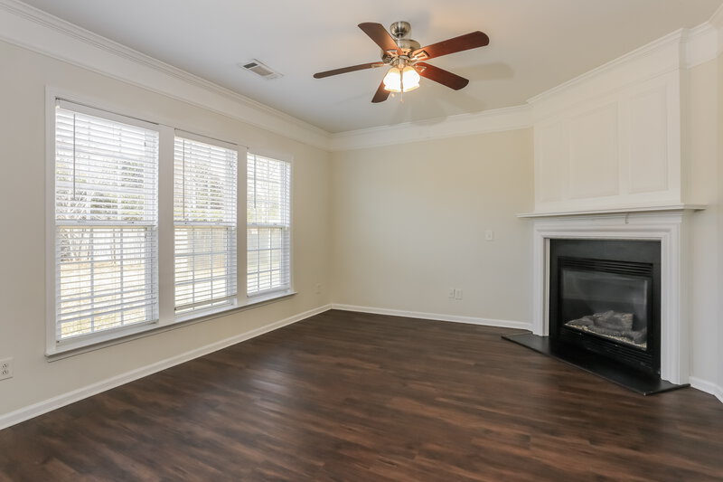 2,735/Mo, 3249 Telford Ter SW Atlanta, GA 30331 Living Room View