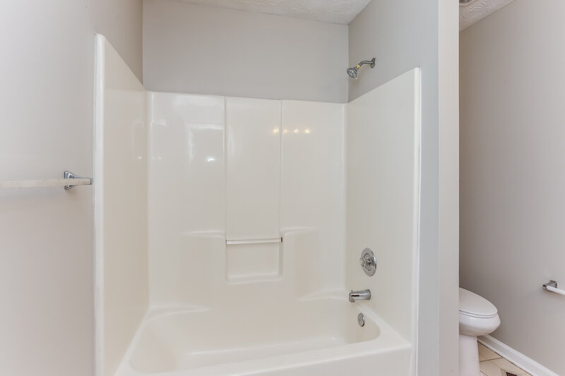 1,745/Mo, 3466 Ashley Ct Rex, GA 30273 Main Bathroom View