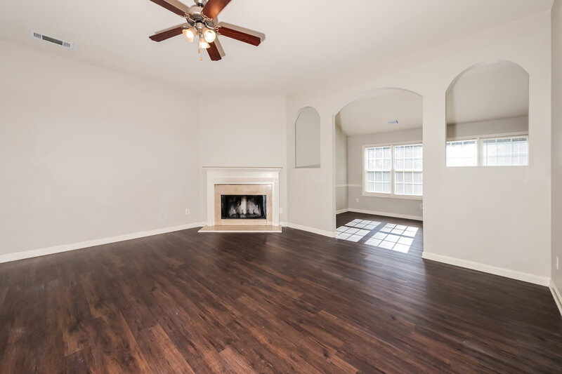 1,915/Mo, 44 Creek View Ct Hoschton, GA 30548 Living Room View