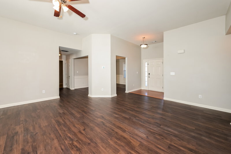 1,915/Mo, 44 Creek View Ct Hoschton, GA 30548 Living Room View 2